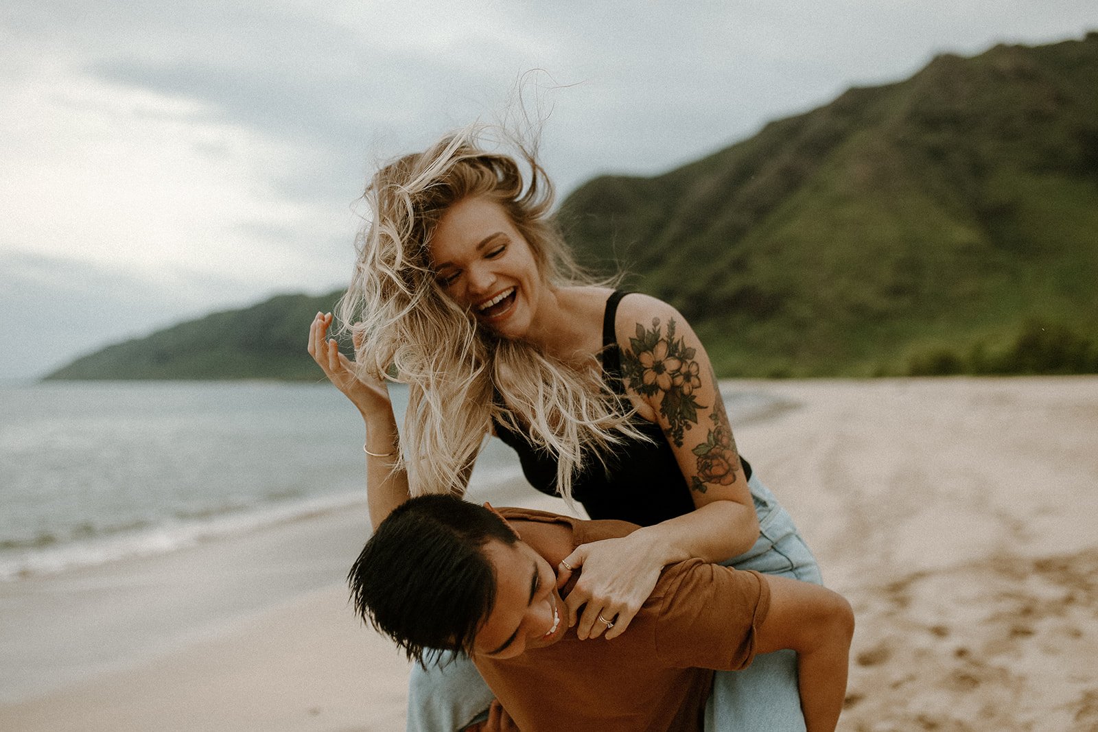 Hayley and Christian's adventurous couple session at Makua beach in oahu, hawaii