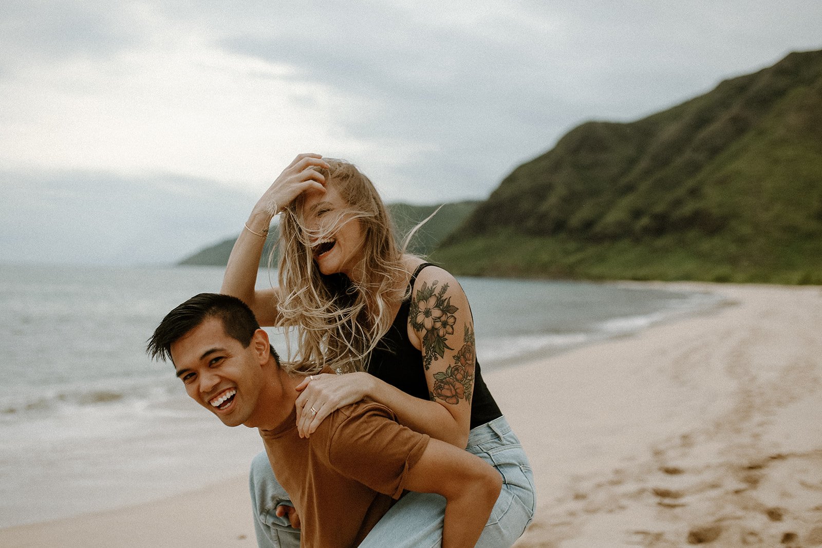 Hayley and Christian's adventurous couple session at makua beach in oahu hawaii by briana willis photography