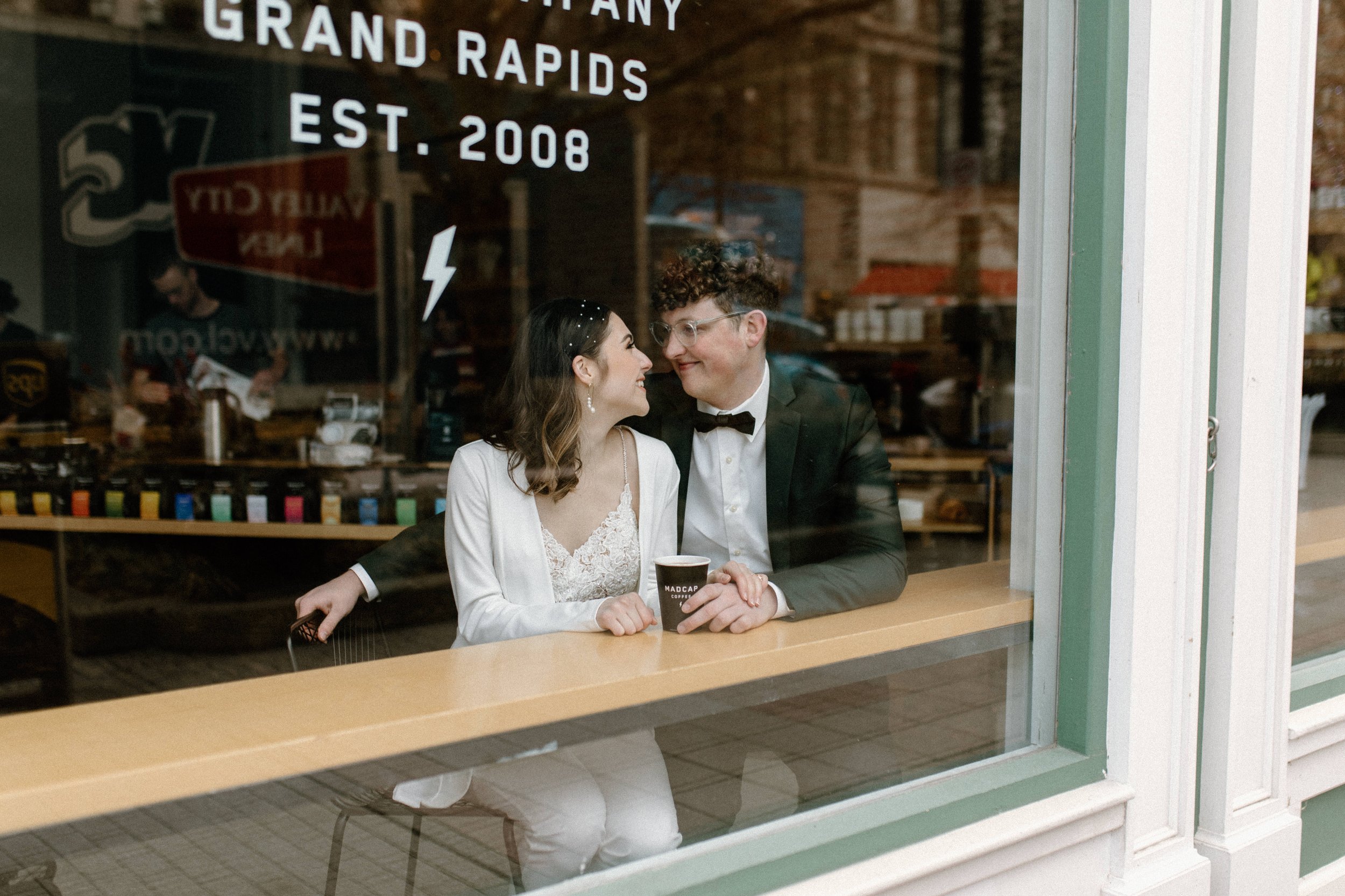 The difference between an intimate wedding vs elopement | Grand Rapids, MI City Elopement