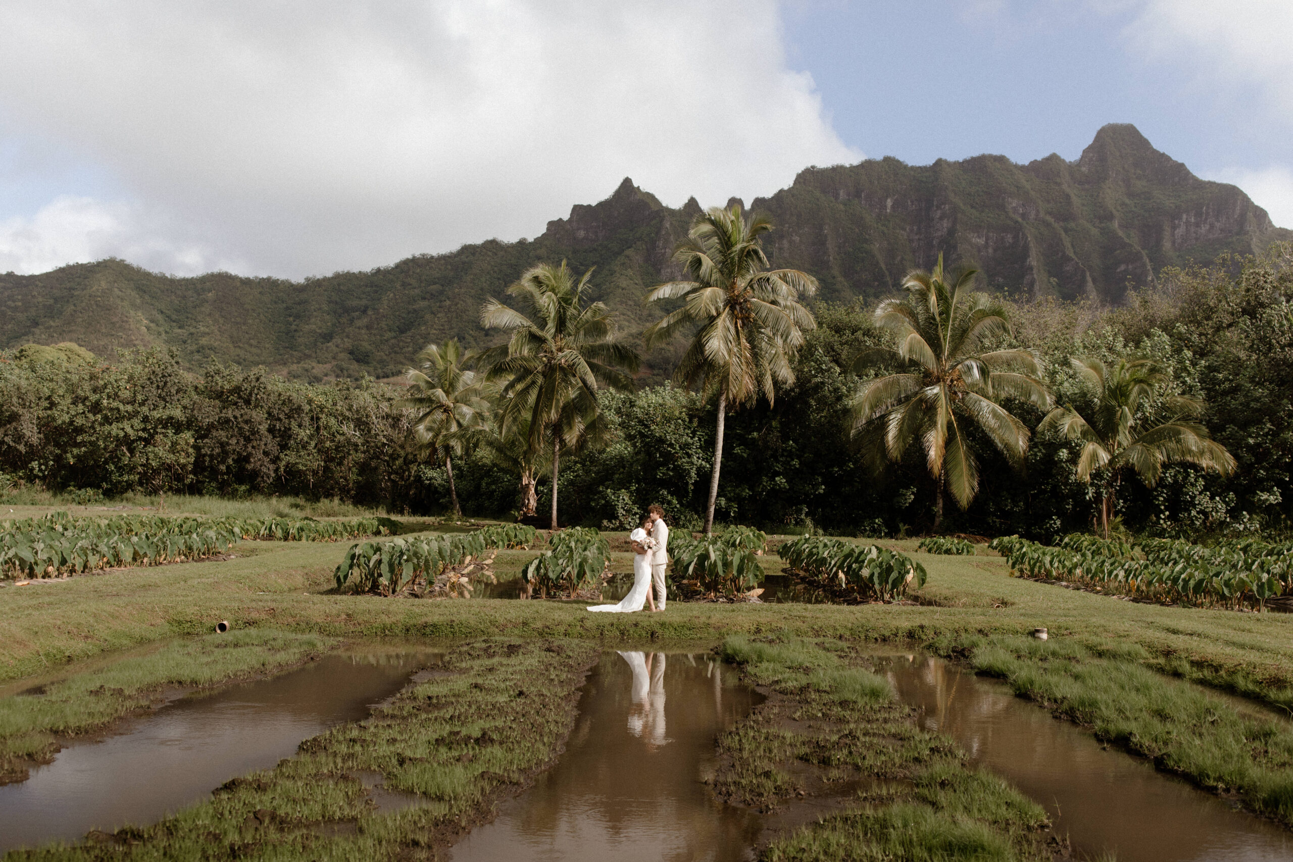 Guide to planning your wedding in Oahu, Hawaii | Hiking Elopement